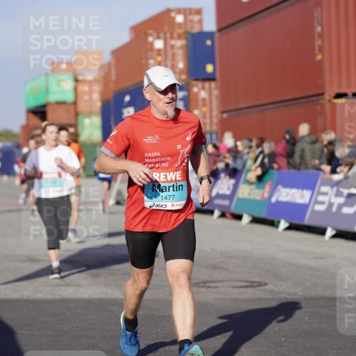 03.10.2025 - Köhlbrandbrückenlauf Michael Burmester http://msf.ph/oto/9000748 03.10.2025 10:05:01 Ziel 1211, 1302, 1406, 1477, 1622, 1944, 2920, 3409, 3721, 3741 meine-sportfotos.de