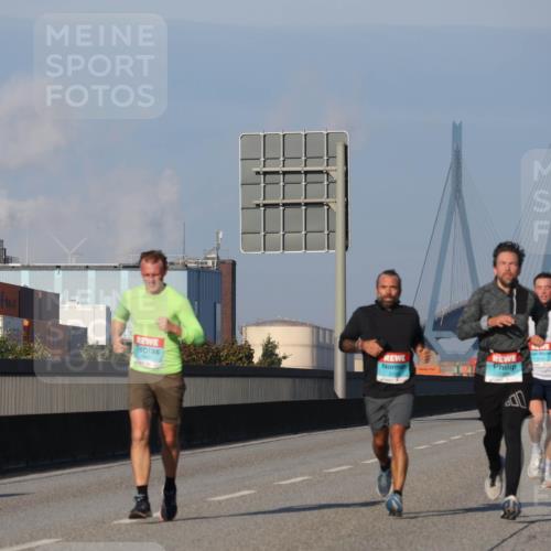 03.10.2025 - Köhlbrandbrückenlauf Luisa Fischer http://msf.ph/oto/9000765 03.10.2025 10:42:49 Position 3  meine-sportfotos.de