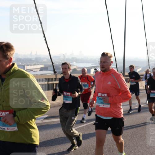 03.10.2025 - Köhlbrandbrückenlauf Julia Fischer http://msf.ph/oto/9000767 03.10.2025 09:22:09 Position 1 15175, 1144, 1292 meine-sportfotos.de