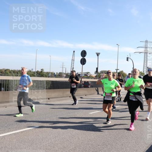 03.10.2025 - Köhlbrandbrückenlauf Julia Fischer http://msf.ph/oto/9000769 03.10.2025 12:15:59 Position 3 6252, 6249 meine-sportfotos.de
