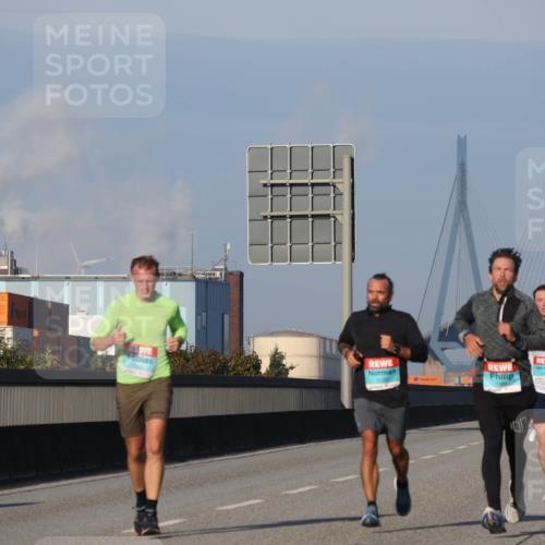 03.10.2025 - Köhlbrandbrückenlauf Luisa Fischer http://msf.ph/oto/9000773 03.10.2025 10:42:50 Position 3  meine-sportfotos.de