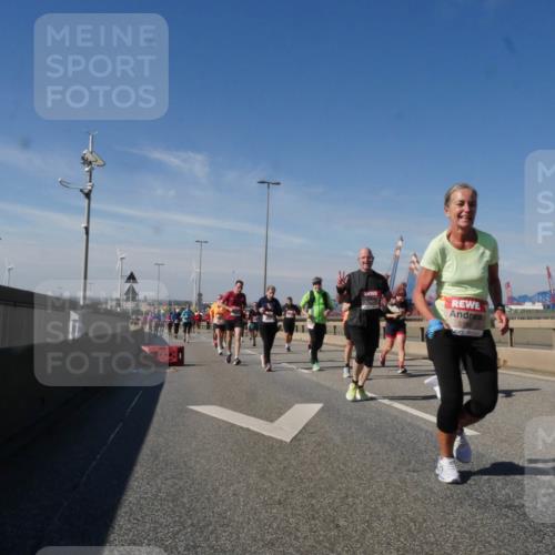 03.10.2025 - Köhlbrandbrückenlauf Matties Gatica Varas http://msf.ph/oto/9000774 03.10.2025 12:53:55 Position 2 518 meine-sportfotos.de