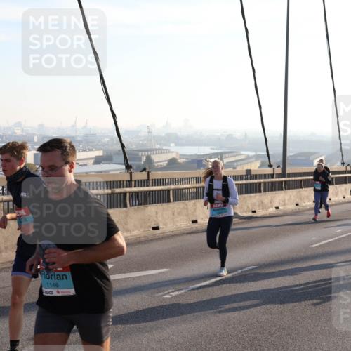 03.10.2025 - Köhlbrandbrückenlauf Julia Fischer http://msf.ph/oto/9000778 03.10.2025 09:22:11 Position 1 1071, 1146, 1226 meine-sportfotos.de
