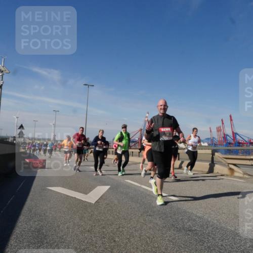 03.10.2025 - Köhlbrandbrückenlauf Matties Gatica Varas http://msf.ph/oto/9000786 03.10.2025 12:53:56 Position 2  meine-sportfotos.de