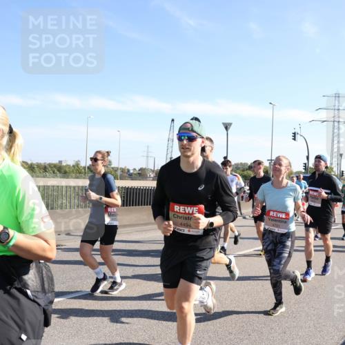 03.10.2025 - Köhlbrandbrückenlauf Julia Fischer http://msf.ph/oto/9000788 03.10.2025 12:16:00 Position 3 3, 4178, 4494, 4751 meine-sportfotos.de