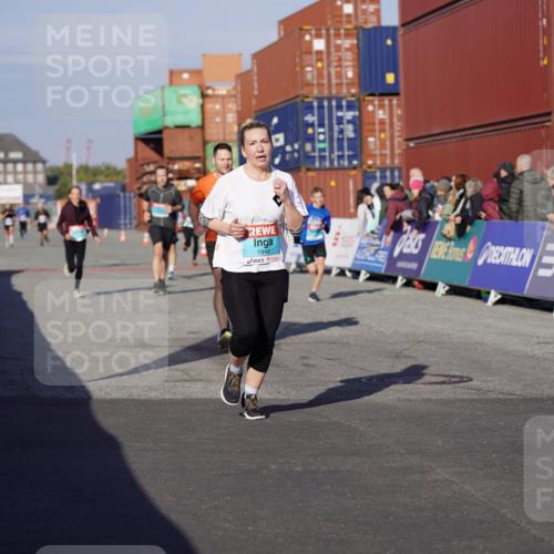 03.10.2025 - Köhlbrandbrückenlauf Michael Burmester http://msf.ph/oto/9000789 03.10.2025 10:05:03 Ziel 1033, 1211, 1346, 1406, 1477, 1622, 1944, 2920, 3409, 3721, 3741 meine-sportfotos.de
