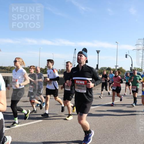 03.10.2025 - Köhlbrandbrückenlauf Julia Fischer http://msf.ph/oto/9000793 03.10.2025 12:16:01 Position 3 6369, 4751, 4643 meine-sportfotos.de