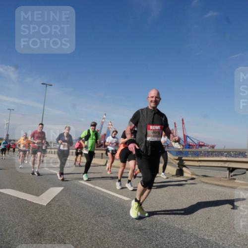 03.10.2025 - Köhlbrandbrückenlauf Matties Gatica Varas http://msf.ph/oto/9000794 03.10.2025 12:53:56 Position 2 5709 meine-sportfotos.de