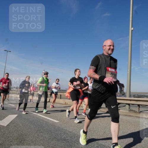 03.10.2025 - Köhlbrandbrückenlauf Matties Gatica Varas http://msf.ph/oto/9000802 03.10.2025 12:53:57 Position 2 5709 meine-sportfotos.de