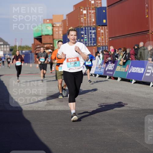 03.10.2025 - Köhlbrandbrückenlauf Michael Burmester http://msf.ph/oto/9000812 03.10.2025 10:05:03 Ziel 1033, 1211, 1346, 1406, 1477, 1622, 1944, 2920, 3409, 3721, 3741 meine-sportfotos.de