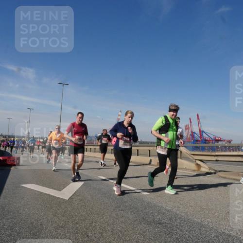 03.10.2025 - Köhlbrandbrückenlauf Matties Gatica Varas http://msf.ph/oto/9000815 03.10.2025 12:53:58 Position 2 6213 meine-sportfotos.de