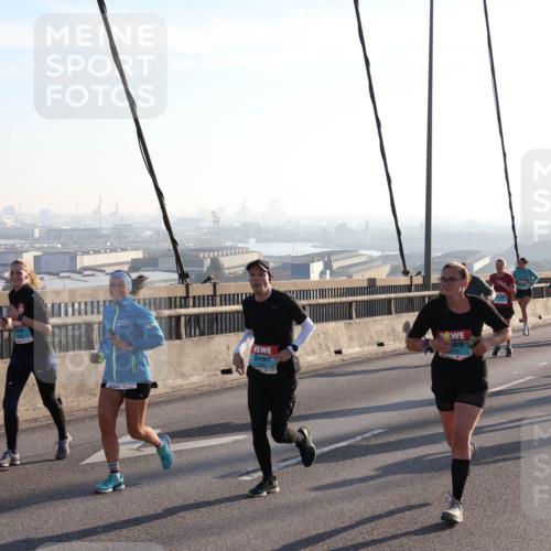 03.10.2025 - Köhlbrandbrückenlauf Julia Fischer http://msf.ph/oto/9000821 03.10.2025 09:22:16 Position 1 1043 meine-sportfotos.de