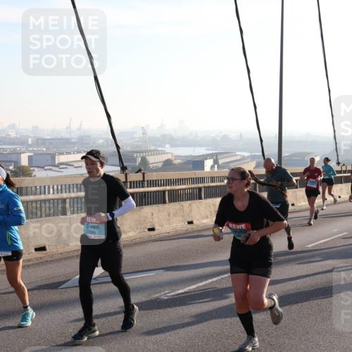 03.10.2025 - Köhlbrandbrückenlauf Julia Fischer http://msf.ph/oto/9000829 03.10.2025 09:22:16 Position 1 3568, 1043 meine-sportfotos.de