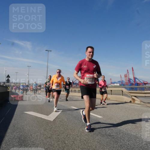 03.10.2025 - Köhlbrandbrückenlauf Matties Gatica Varas http://msf.ph/oto/9000833 03.10.2025 12:53:59 Position 2 5527 meine-sportfotos.de