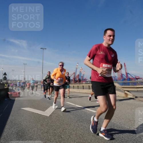 03.10.2025 - Köhlbrandbrückenlauf Matties Gatica Varas http://msf.ph/oto/9000839 03.10.2025 12:54:00 Position 2  meine-sportfotos.de