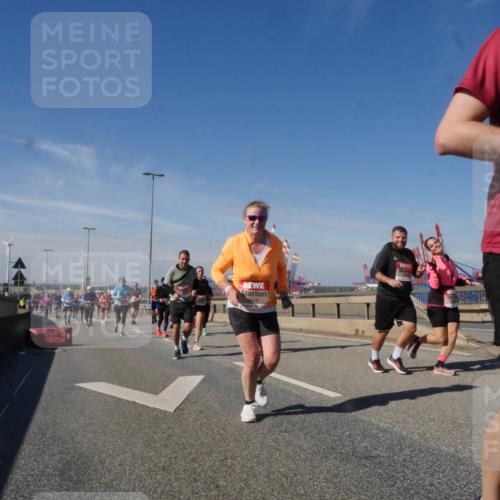 03.10.2025 - Köhlbrandbrückenlauf Matties Gatica Varas http://msf.ph/oto/9000844 03.10.2025 12:54:00 Position 2 4848 meine-sportfotos.de