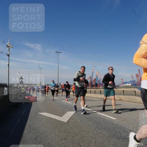 03.10.2025 - Köhlbrandbrückenlauf Matties Gatica Varas http://msf.ph/oto/9000863 03.10.2025 12:54:01 Position 2  meine-sportfotos.de