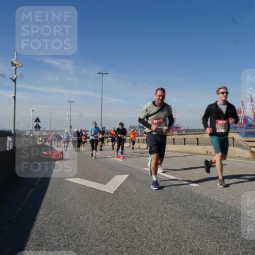 03.10.2025 - Köhlbrandbrückenlauf Matties Gatica Varas http://msf.ph/oto/9000872 03.10.2025 12:54:02 Position 2  meine-sportfotos.de
