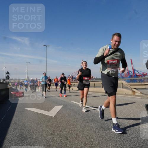 03.10.2025 - Köhlbrandbrückenlauf Matties Gatica Varas http://msf.ph/oto/9000881 03.10.2025 12:54:02 Position 2 6180, 657 meine-sportfotos.de