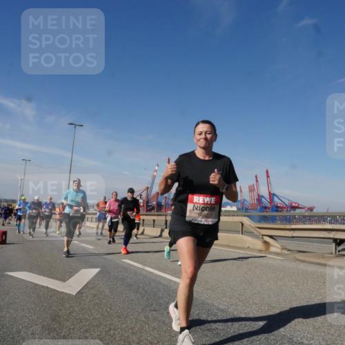 03.10.2025 - Köhlbrandbrückenlauf Matties Gatica Varas http://msf.ph/oto/9000895 03.10.2025 12:54:03 Position 2 6652 meine-sportfotos.de