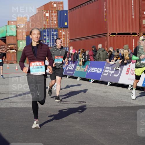 03.10.2025 - Köhlbrandbrückenlauf Michael Burmester http://msf.ph/oto/9000898 03.10.2025 10:05:06 Ziel 1033, 1211, 1239, 1346, 1359, 1477, 1622, 1944, 2920, 3409, 3721 meine-sportfotos.de