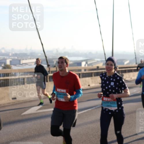 03.10.2025 - Köhlbrandbrückenlauf Julia Fischer http://msf.ph/oto/9000901 03.10.2025 09:22:29 Position 1  meine-sportfotos.de