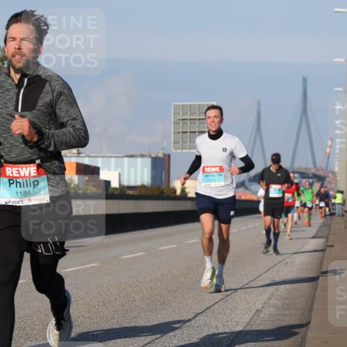 03.10.2025 - Köhlbrandbrückenlauf Luisa Fischer http://msf.ph/oto/9000906 03.10.2025 10:42:55 Position 3 1184, 3702 meine-sportfotos.de