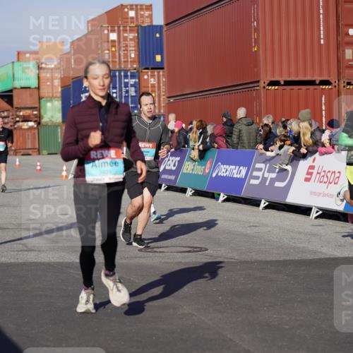 03.10.2025 - Köhlbrandbrückenlauf Michael Burmester http://msf.ph/oto/9000910 03.10.2025 10:05:06 Ziel 1033, 1211, 1239, 1346, 1359, 1477, 1622, 1944, 2920, 3409, 3721 meine-sportfotos.de