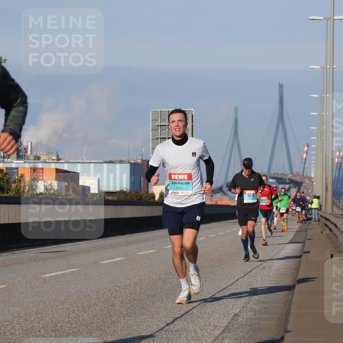 03.10.2025 - Köhlbrandbrückenlauf Luisa Fischer http://msf.ph/oto/9000914 03.10.2025 10:42:56 Position 3 1184, 3702 meine-sportfotos.de