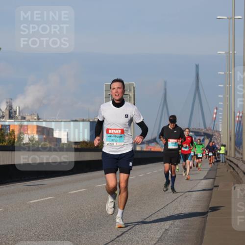 03.10.2025 - Köhlbrandbrückenlauf Luisa Fischer http://msf.ph/oto/9000918 03.10.2025 10:42:56 Position 3 3702 meine-sportfotos.de