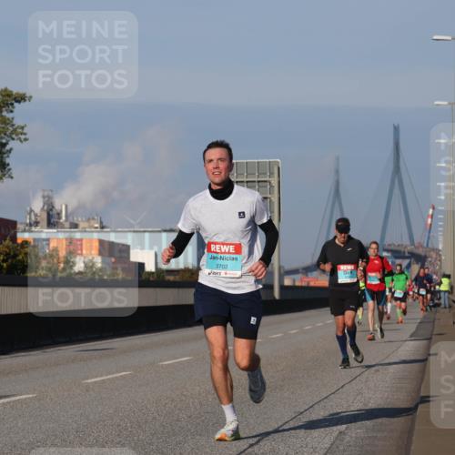 03.10.2025 - Köhlbrandbrückenlauf Luisa Fischer http://msf.ph/oto/9000922 03.10.2025 10:42:56 Position 3 3702 meine-sportfotos.de