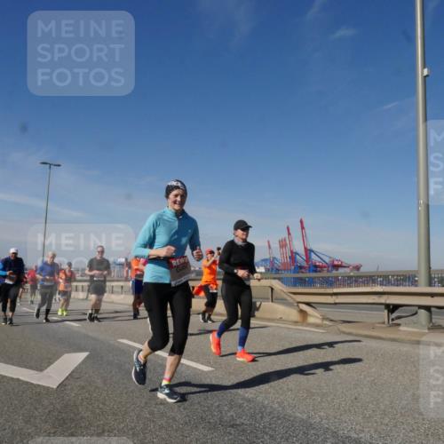 03.10.2025 - Köhlbrandbrückenlauf Matties Gatica Varas http://msf.ph/oto/9000923 03.10.2025 12:54:05 Position 2  meine-sportfotos.de