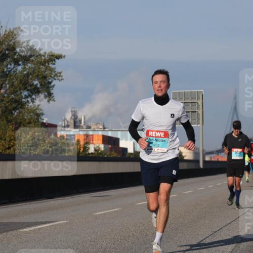 03.10.2025 - Köhlbrandbrückenlauf Luisa Fischer http://msf.ph/oto/9000929 03.10.2025 10:42:57 Position 3 3702 meine-sportfotos.de
