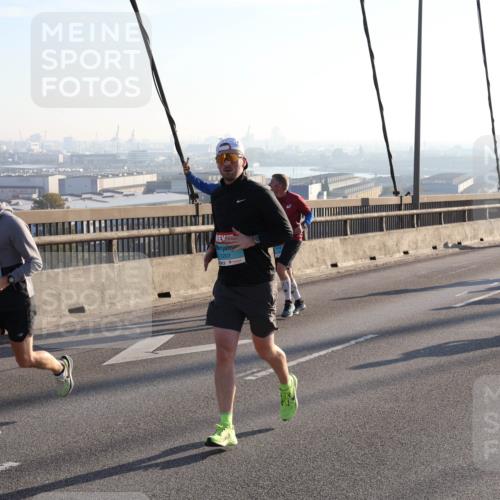 03.10.2025 - Köhlbrandbrückenlauf Julia Fischer http://msf.ph/oto/9000931 03.10.2025 09:22:35 Position 1 1207 meine-sportfotos.de
