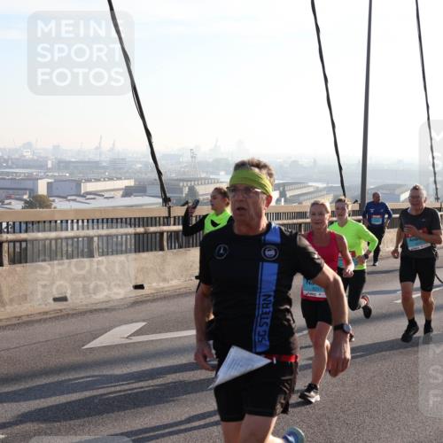 03.10.2025 - Köhlbrandbrückenlauf Julia Fischer http://msf.ph/oto/9000939 03.10.2025 09:22:38 Position 1  meine-sportfotos.de