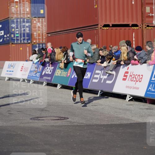 03.10.2025 - Köhlbrandbrückenlauf Michael Burmester http://msf.ph/oto/9000943 03.10.2025 10:05:09 Ziel 1033, 1239, 1346, 1359, 1622, 2920, 3409, 3721 meine-sportfotos.de