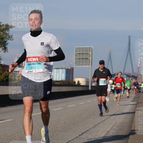 03.10.2025 - Köhlbrandbrückenlauf Luisa Fischer http://msf.ph/oto/9000944 03.10.2025 10:42:58 Position 3 3702 meine-sportfotos.de