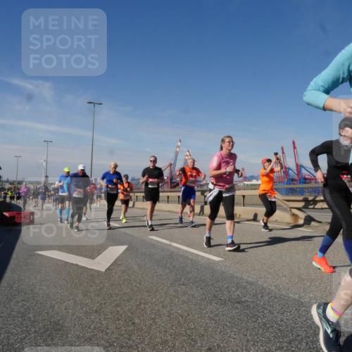 03.10.2025 - Köhlbrandbrückenlauf Matties Gatica Varas http://msf.ph/oto/9000947 03.10.2025 12:54:06 Position 2  meine-sportfotos.de