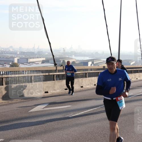 03.10.2025 - Köhlbrandbrückenlauf Julia Fischer http://msf.ph/oto/9000951 03.10.2025 09:22:41 Position 1  meine-sportfotos.de