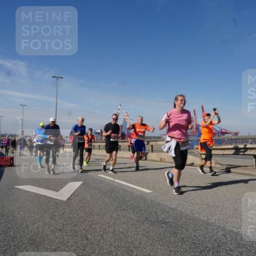 03.10.2025 - Köhlbrandbrückenlauf Matties Gatica Varas http://msf.ph/oto/9000952 03.10.2025 12:54:07 Position 2  meine-sportfotos.de