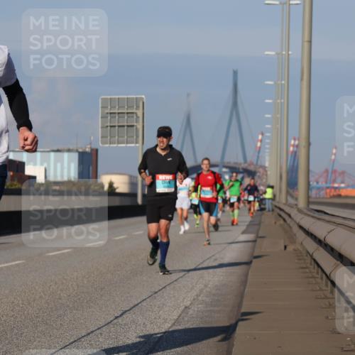 03.10.2025 - Köhlbrandbrückenlauf Luisa Fischer http://msf.ph/oto/9000953 03.10.2025 10:42:58 Position 3 3702 meine-sportfotos.de