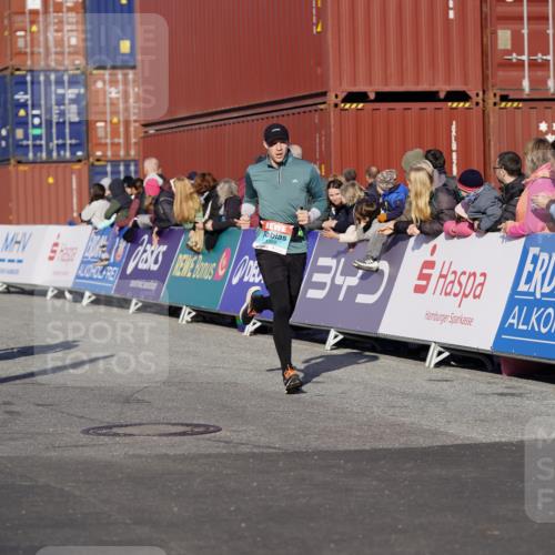 03.10.2025 - Köhlbrandbrückenlauf Michael Burmester http://msf.ph/oto/9000956 03.10.2025 10:05:09 Ziel 1033, 1239, 1346, 1359, 1622, 2920, 3409, 3721 meine-sportfotos.de