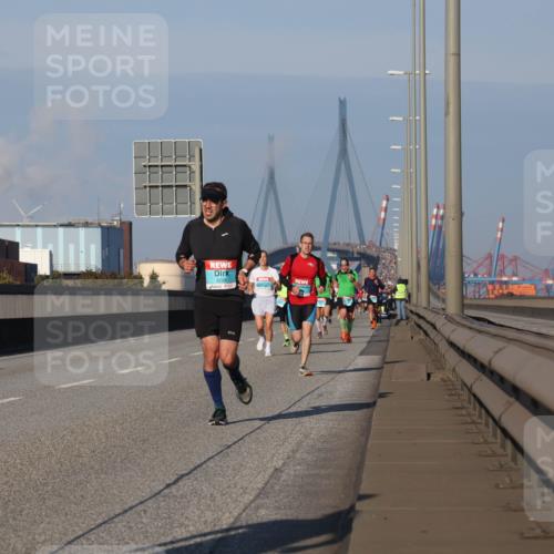 03.10.2025 - Köhlbrandbrückenlauf Luisa Fischer http://msf.ph/oto/9000958 03.10.2025 10:42:58 Position 3  meine-sportfotos.de