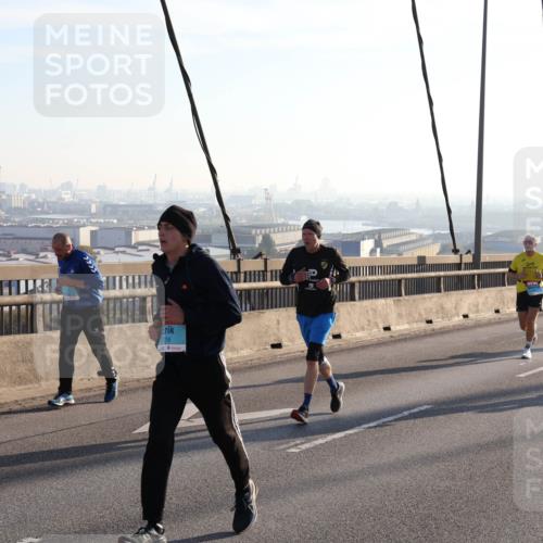 03.10.2025 - Köhlbrandbrückenlauf Julia Fischer http://msf.ph/oto/9000961 03.10.2025 09:22:43 Position 1 216 meine-sportfotos.de