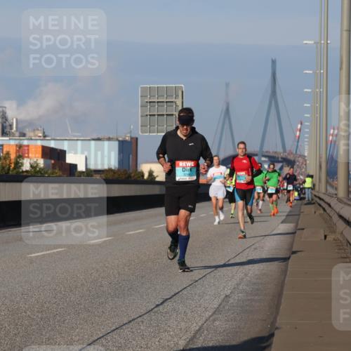 03.10.2025 - Köhlbrandbrückenlauf Luisa Fischer http://msf.ph/oto/9000965 03.10.2025 10:42:59 Position 3  meine-sportfotos.de