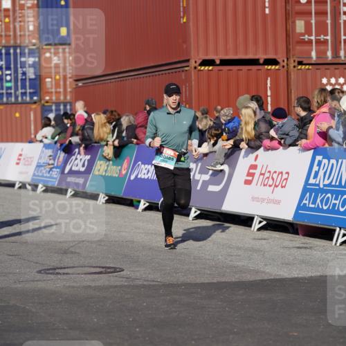 03.10.2025 - Köhlbrandbrückenlauf Michael Burmester http://msf.ph/oto/9000970 03.10.2025 10:05:09 Ziel 1033, 1239, 1346, 1359, 1622, 2920, 3409, 3721 meine-sportfotos.de