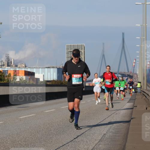 03.10.2025 - Köhlbrandbrückenlauf Luisa Fischer http://msf.ph/oto/9000975 03.10.2025 10:42:59 Position 3 3288 meine-sportfotos.de