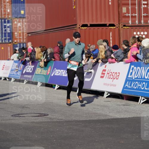 03.10.2025 - Köhlbrandbrückenlauf Michael Burmester http://msf.ph/oto/9000980 03.10.2025 10:05:09 Ziel 1033, 1239, 1346, 1359, 1622, 2920, 3409, 3721 meine-sportfotos.de