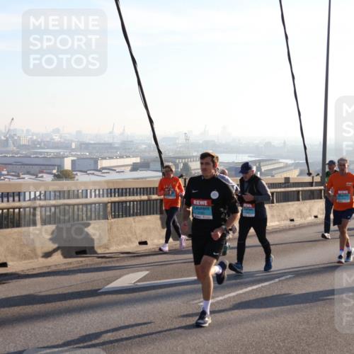 03.10.2025 - Köhlbrandbrückenlauf Julia Fischer http://msf.ph/oto/9000987 03.10.2025 09:22:50 Position 1 3183 meine-sportfotos.de