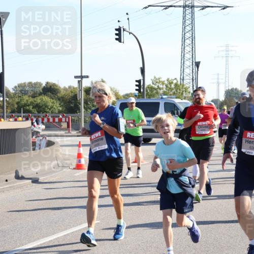03.10.2025 - Köhlbrandbrückenlauf Julia Fischer http://msf.ph/oto/9000991 03.10.2025 12:16:37 Position 3 4509, 6388, 4700 meine-sportfotos.de
